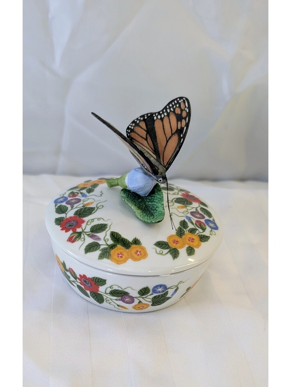 1993 Lenox Fine Porcelain Monarch Butterfly Music Box with Floral Design